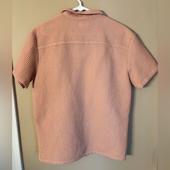 NEGATIVE SPACE Men’s Waffle knit button short sleeve top Medium - Picture 3 of 4
